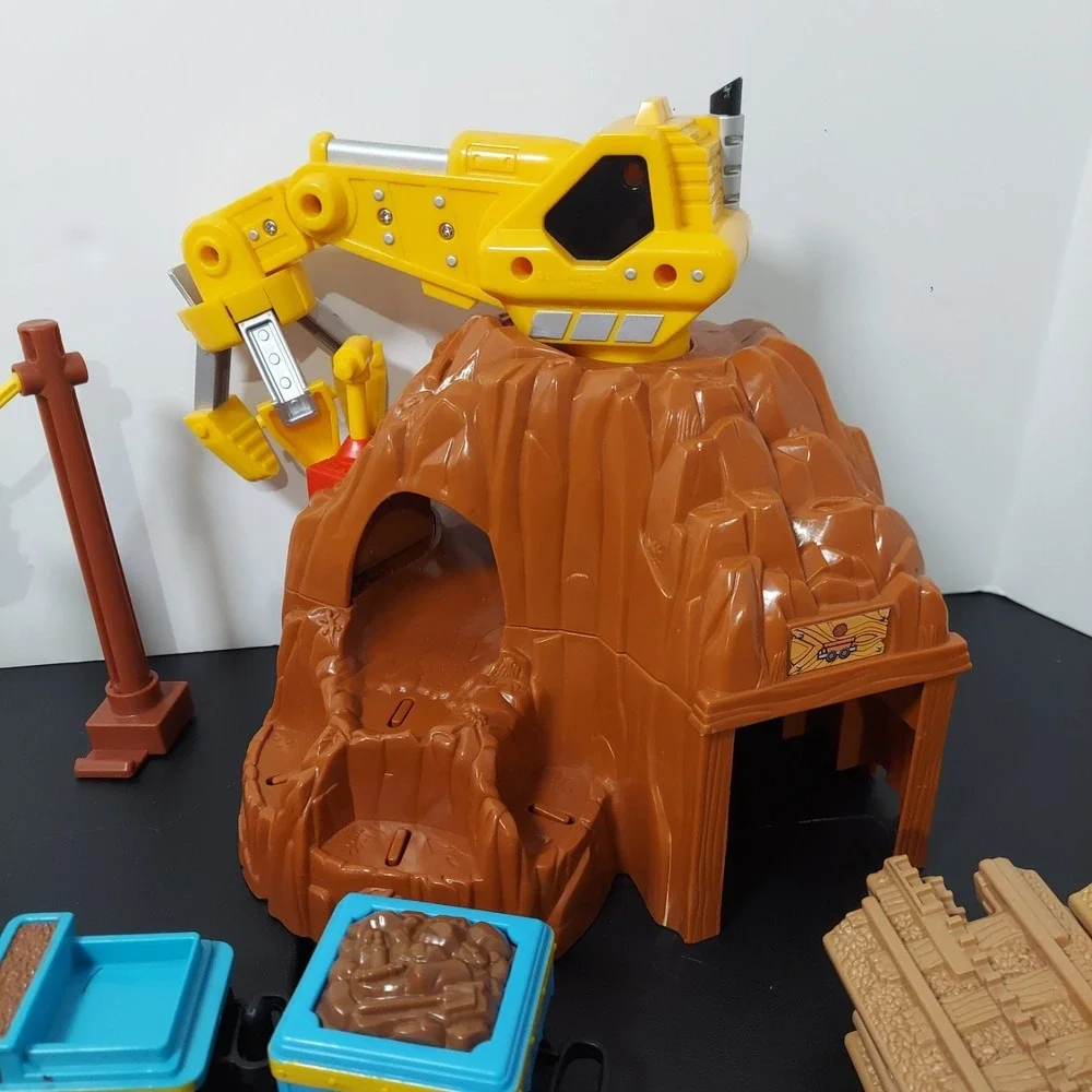 Fisher Price Geo Trax MT. Blast Construction Lot Not complete 19pcs